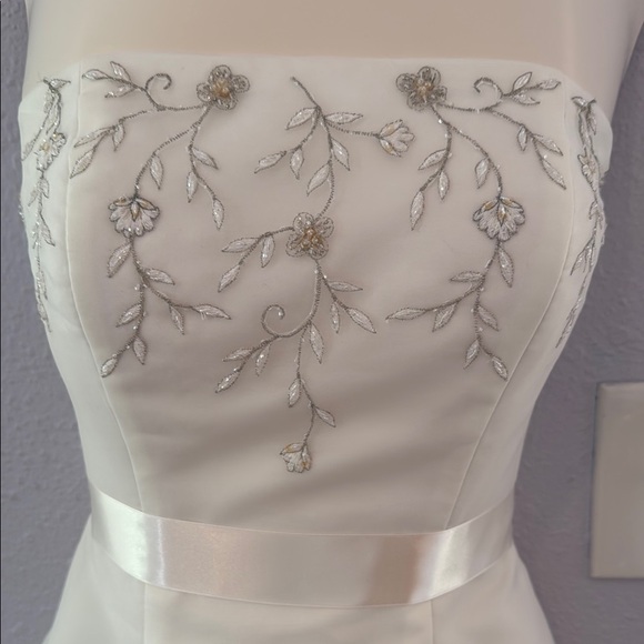 Vintage Wedding Dress - Picture 3 of 17